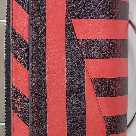 Marc by Marc Jacobs Red Black Leather Zip Around Wallet - Picture 6 of 12